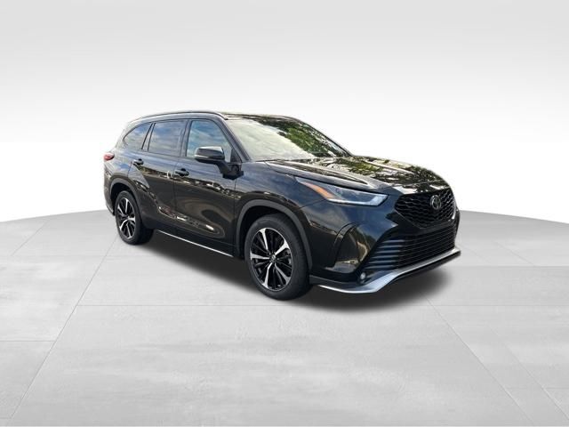used 2021 Toyota Highlander car, priced at $32,999