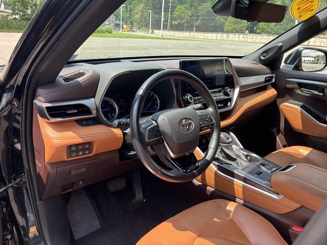 used 2020 Toyota Highlander Hybrid car, priced at $35,488