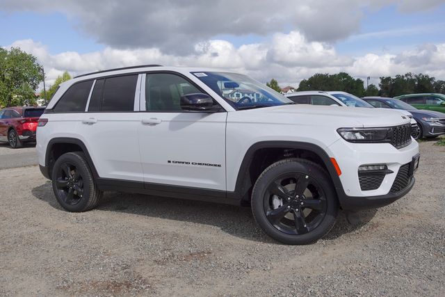 new 2025 Jeep Grand Cherokee car, priced at $55,335