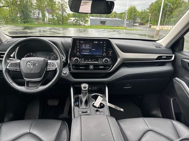 used 2022 Toyota Highlander car, priced at $36,099