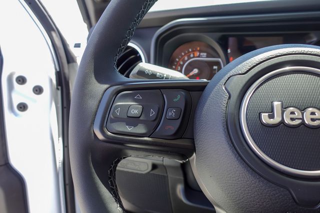 new 2025 Jeep Gladiator car, priced at $43,675