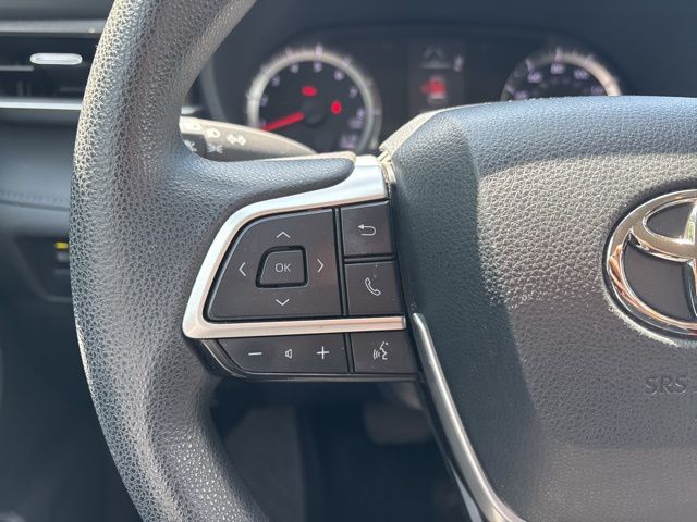 used 2022 Toyota Highlander car, priced at $31,199