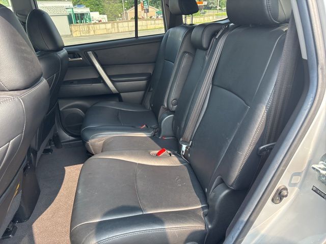 used 2013 Toyota Highlander car, priced at $15,999