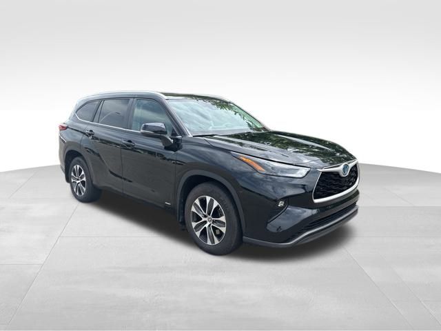 used 2023 Toyota Highlander Hybrid car, priced at $37,999