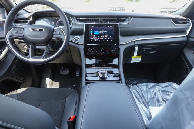 new 2025 Jeep Grand Cherokee car, priced at $38,025