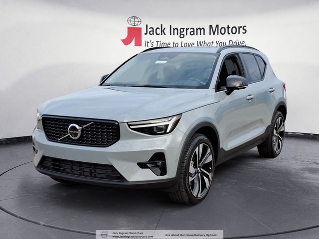 new 2025 Volvo XC40 car, priced at $46,073