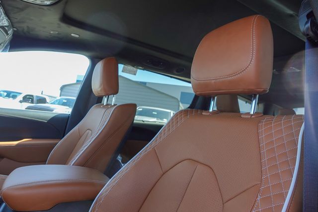 new 2025 Chrysler Pacifica Hybrid car, priced at $47,041