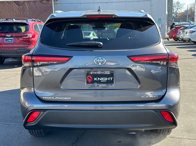 used 2022 Toyota Highlander car, priced at $34,314