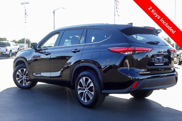 used 2022 Toyota Highlander car, priced at $33,000