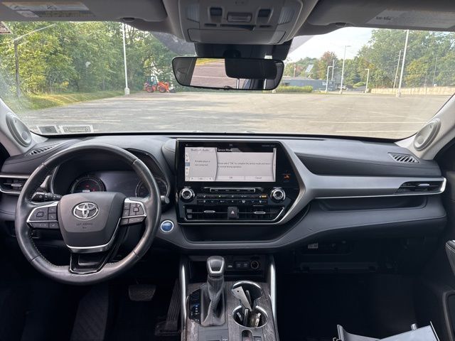 used 2020 Toyota Highlander Hybrid car, priced at $33,499