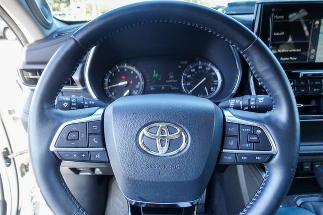 used 2020 Toyota Highlander car, priced at $32,000