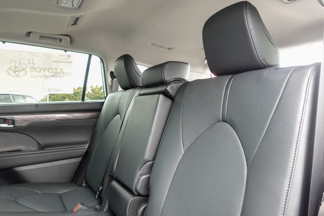 new 2025 Toyota Highlander car