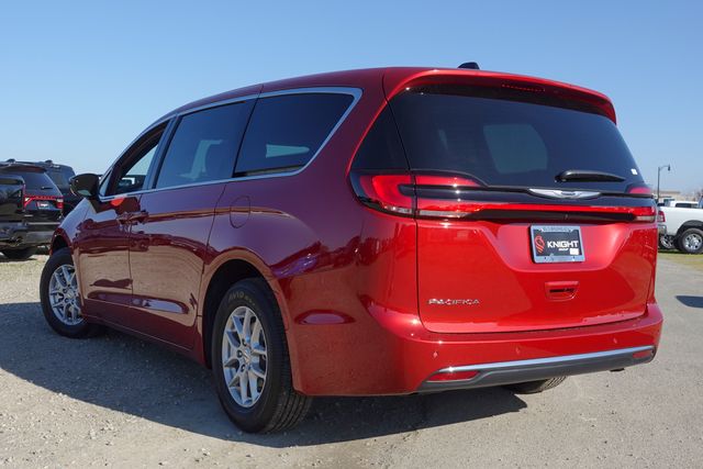 new 2025 Chrysler Pacifica car, priced at $40,640