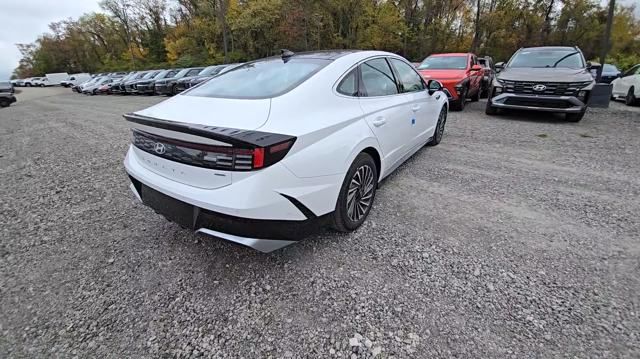 new 2025 Hyundai Sonata Hybrid car, priced at $38,915