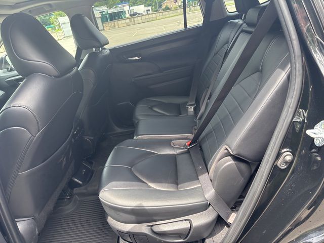 used 2023 Toyota Highlander Hybrid car, priced at $37,999