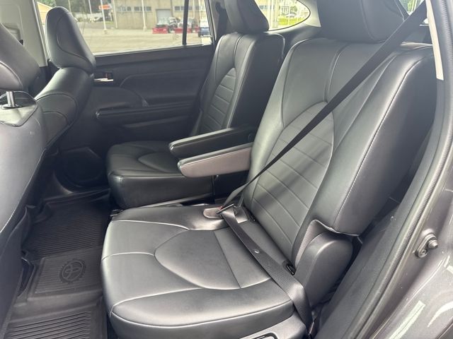 used 2021 Toyota Highlander car, priced at $35,199