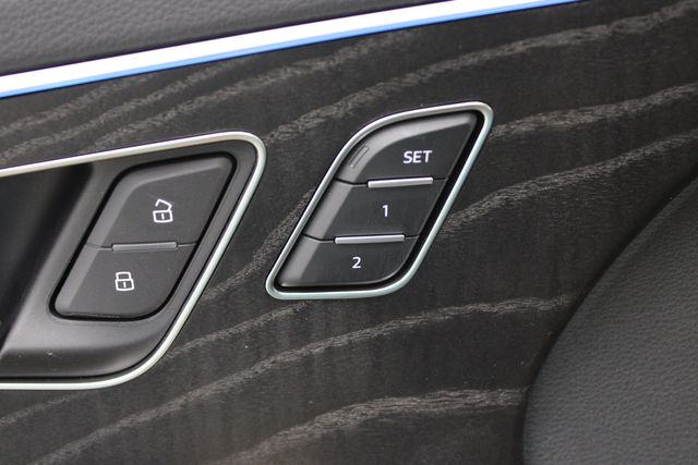 new 2025 Audi Q7 car, priced at $70,850