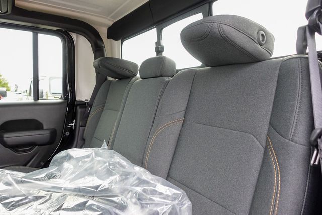 new 2025 Jeep Gladiator car, priced at $46,625