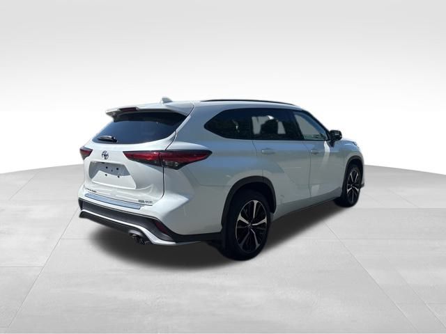 used 2022 Toyota Highlander car, priced at $39,599