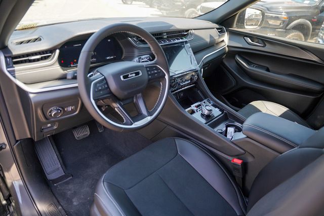 new 2025 Jeep Grand Cherokee car, priced at $38,850