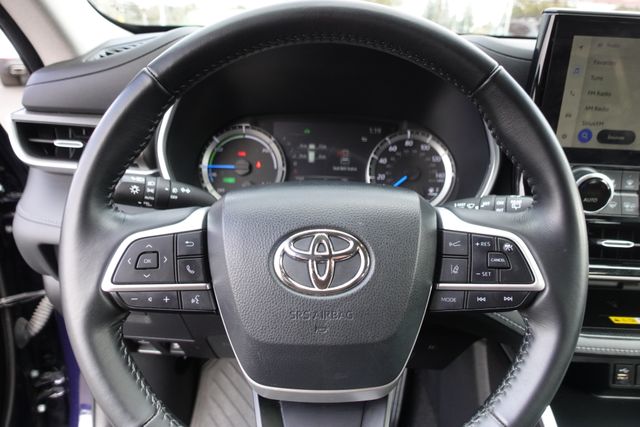 used 2023 Toyota Highlander Hybrid car, priced at $39,000
