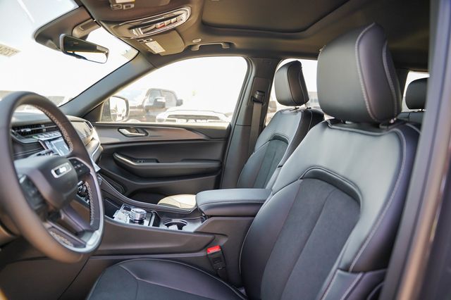 new 2025 Jeep Grand Cherokee car, priced at $38,850