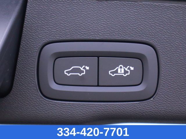 new 2025 Volvo XC60 car, priced at $52,640