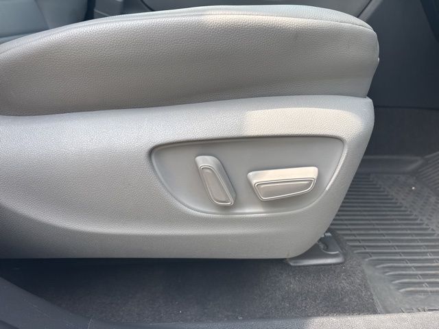 used 2023 Toyota Highlander car, priced at $36,699
