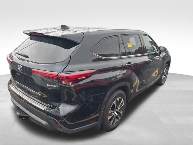 used 2021 Toyota Highlander Hybrid car, priced at $33,999