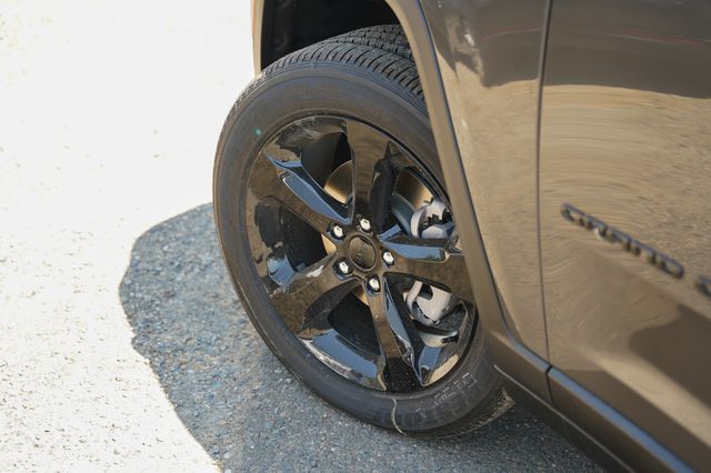 new 2025 Jeep Grand Cherokee car, priced at $38,850