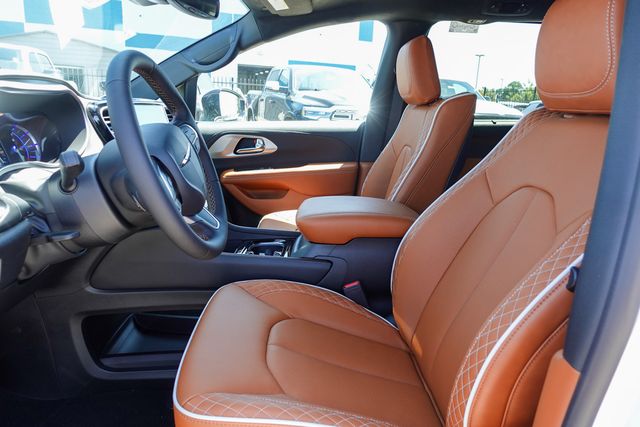 new 2025 Chrysler Pacifica Hybrid car, priced at $47,541