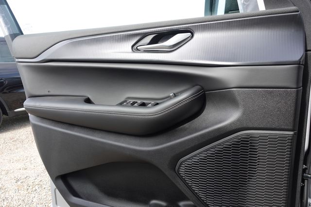 new 2025 Jeep Grand Cherokee car, priced at $34,125