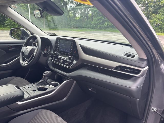 used 2022 Toyota Highlander car, priced at $29,999