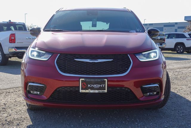 new 2025 Chrysler Pacifica car, priced at $40,640