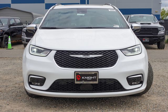 new 2025 Chrysler Pacifica Hybrid car, priced at $51,280