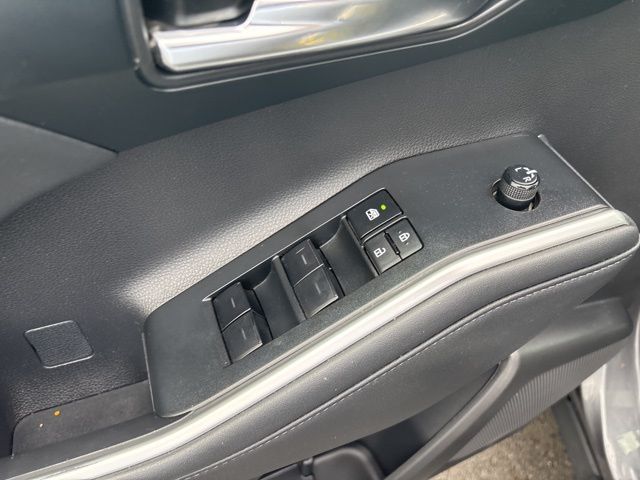 used 2022 Toyota Highlander car, priced at $35,326