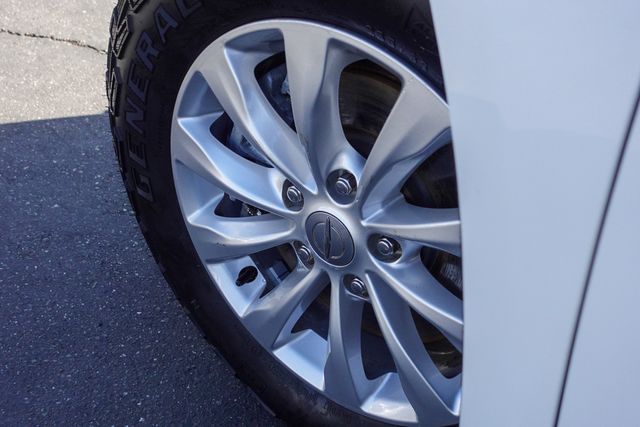 used 2018 Chrysler Pacifica car, priced at $15,990