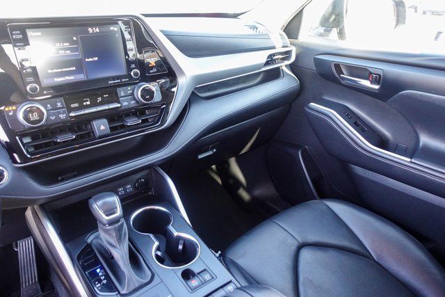 used 2022 Toyota Highlander car, priced at $33,000