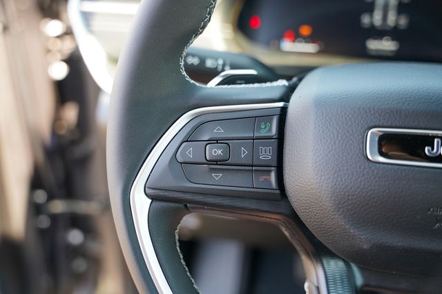 new 2025 Jeep Grand Cherokee car, priced at $38,850