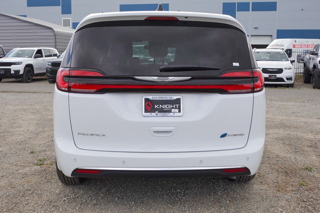 new 2025 Chrysler Pacifica Hybrid car, priced at $41,675