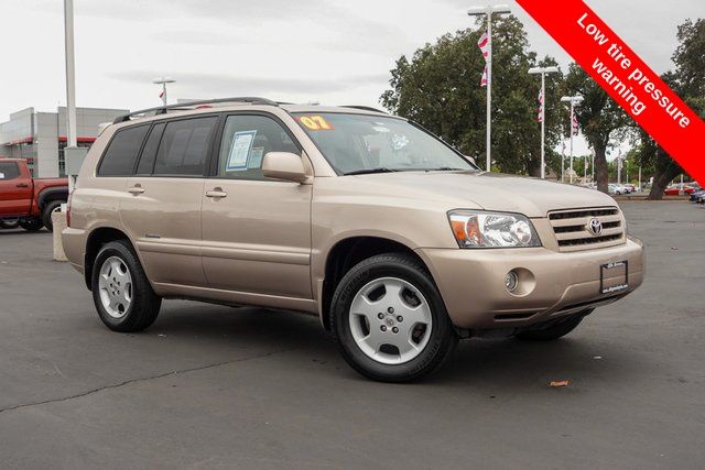 used 2007 Toyota Highlander car, priced at $9,000