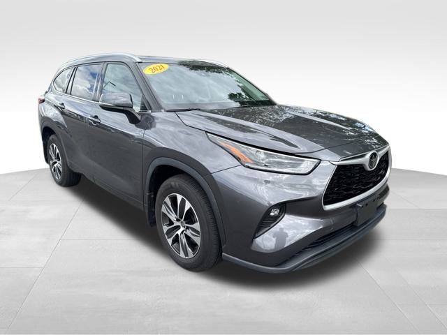 used 2021 Toyota Highlander car, priced at $35,199