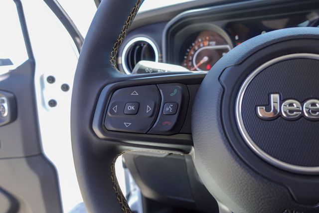 new 2025 Jeep Gladiator car, priced at $39,735