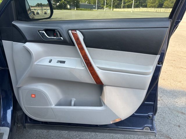 used 2013 Toyota Highlander car, priced at $14,489