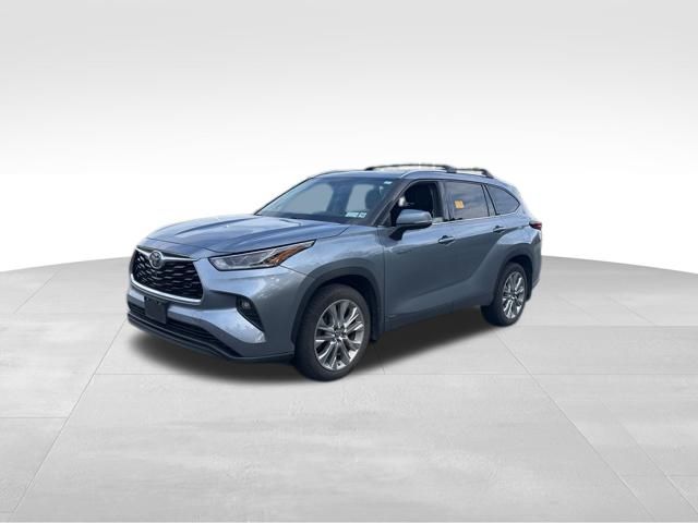 used 2020 Toyota Highlander Hybrid car, priced at $33,499