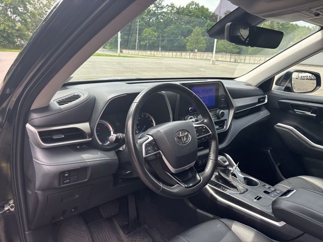 used 2023 Toyota Highlander Hybrid car, priced at $37,999