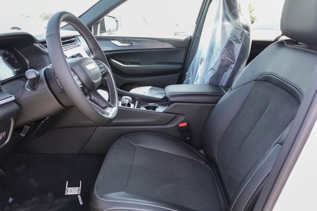 new 2025 Jeep Grand Cherokee car, priced at $38,025