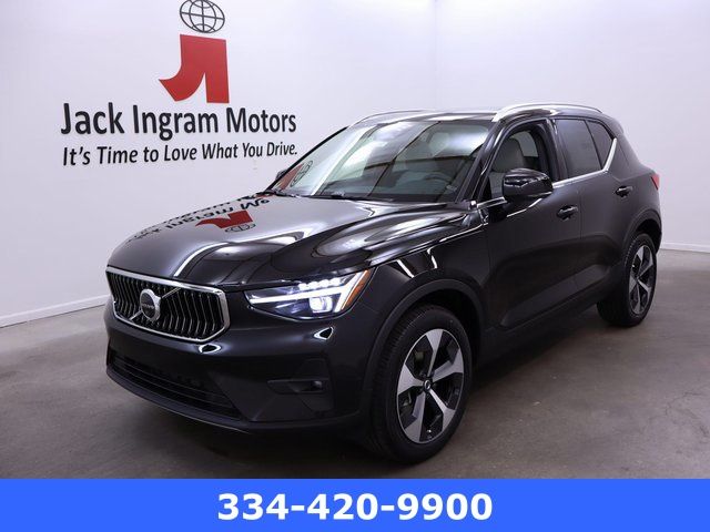 new 2025 Volvo XC40 car, priced at $44,632