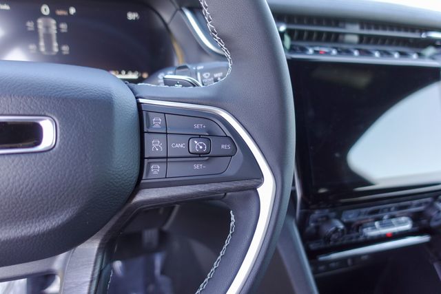 new 2025 Jeep Grand Cherokee car, priced at $44,540