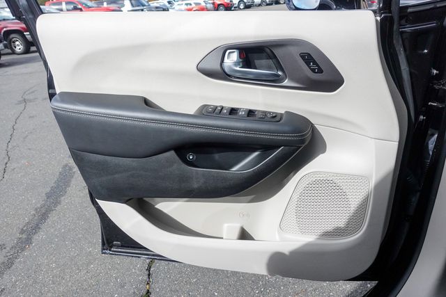 used 2024 Chrysler Pacifica Hybrid car, priced at $28,798